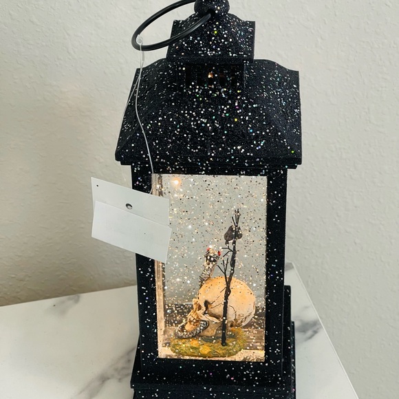 NWT Halloween lantern snow globe, lights up swirls snow, snake in skull, spooky! - Picture 8 of 8